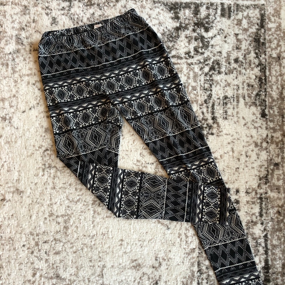🍓Tribal knit leggings